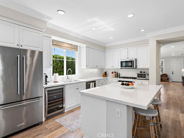 8 Elliston Dr