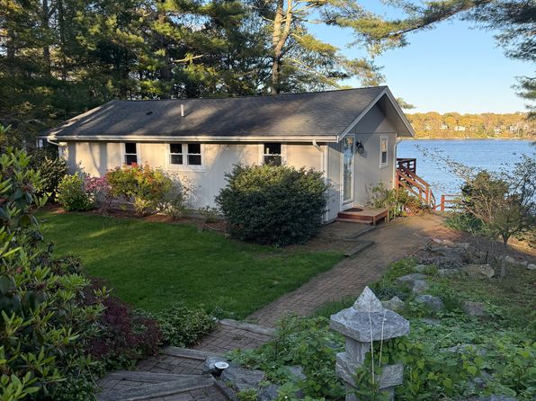 14 Whitecaps Dr