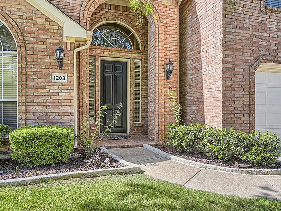 2nd image of 1203 Baldcypress Ln