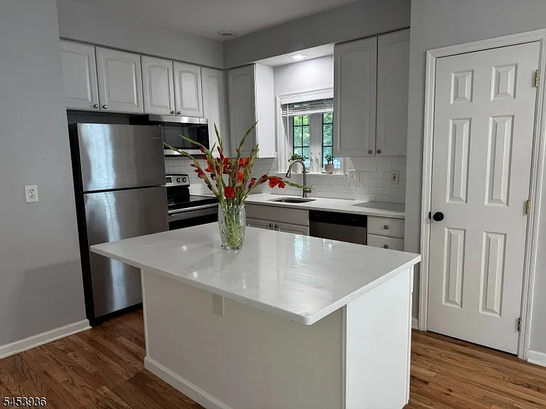 32 Woodland Dr — Photo 7