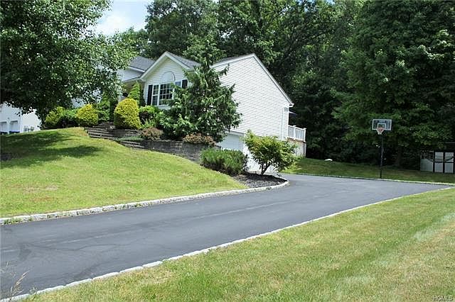 1st image of 26 Ramblewood Dr