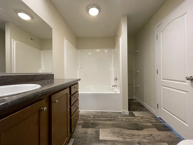 7204 E Grand River Ave — Photo 24