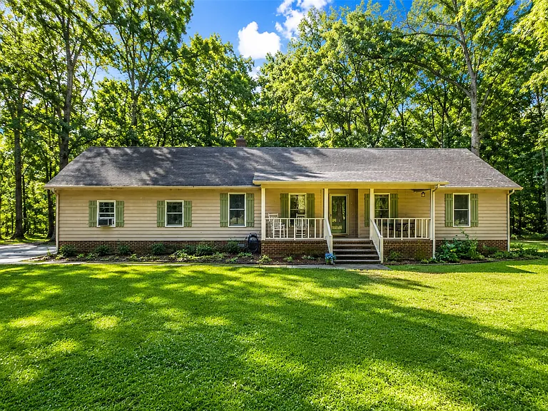 1316 Middle Rd — Photo 1