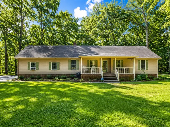 1316 Middle Rd, Eastover, NC 28312