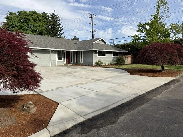 1103 Ogden Ave — Photo 2