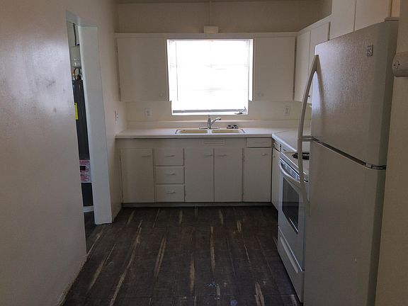 4th image of 424 S Schneirla St