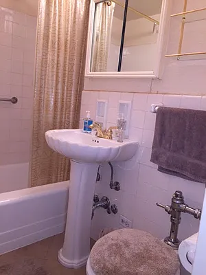 Sold by Bryan L Rozencwaig, LREB | media 14