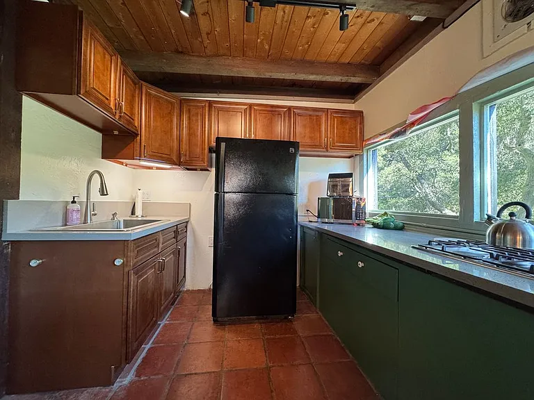 1619 Oak Dr #B1 — Photo 8
