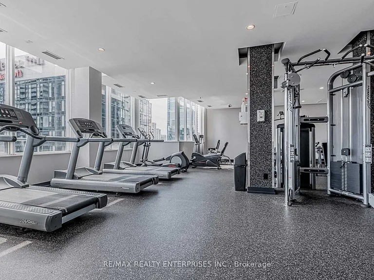 250 Wellington St W #1435 — Photo 42