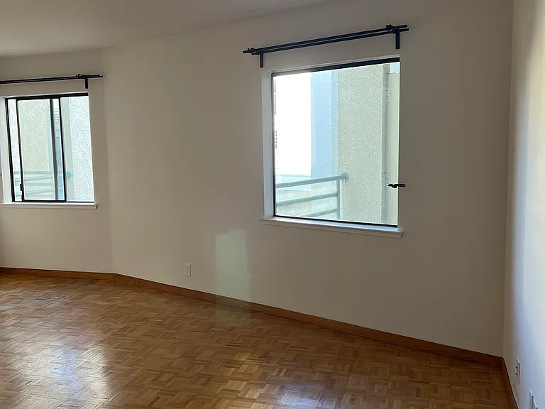 320 Peninsula Ave #312 — Photo 4