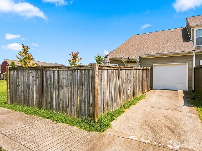 2055 Hemlock Dr #1 — Photo 32