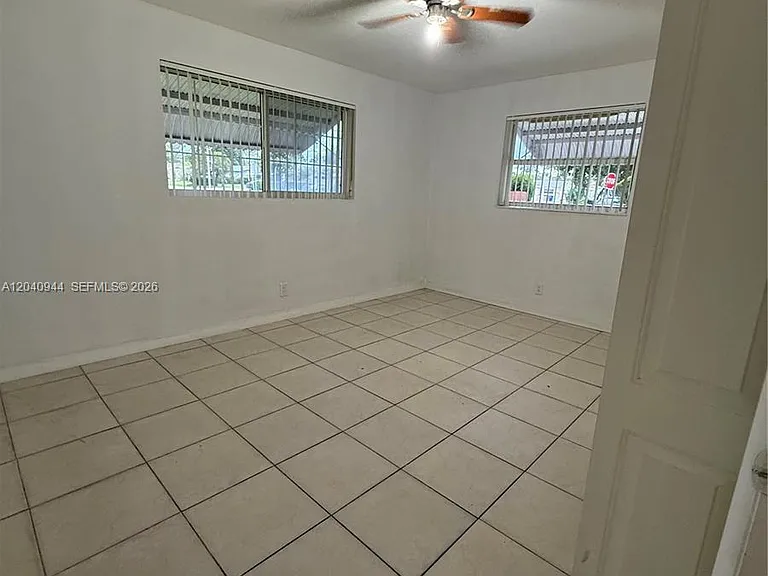 300 SW 9th Ave #A — Photo 17