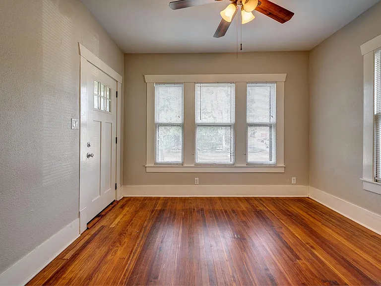 115 Goldenrod St #B — Photo 9