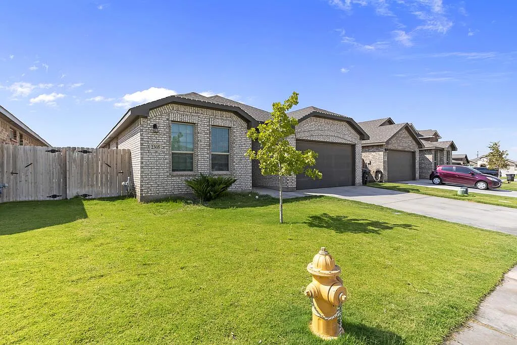 4 bed, 2.0 bath, 2264 sqft, $3,500 — Photo 4