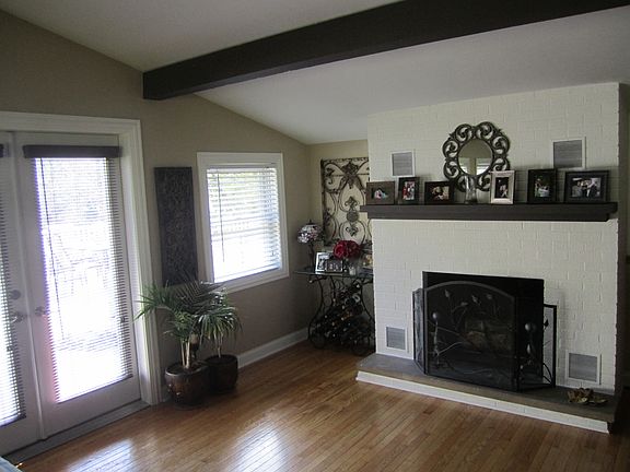 2nd image of 6N418 Essex Ave