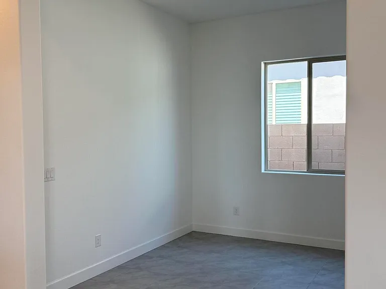 2921 E Mission Ln — Photo 9