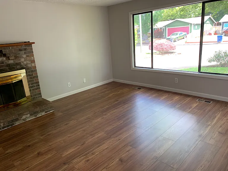 4721 Siesta Ct NE — Photo 2
