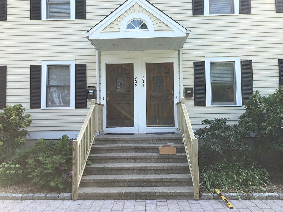 2nd image of 209 Hunyadi Ave