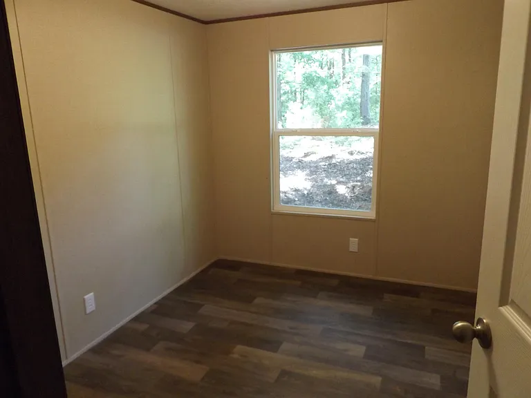 204 Martha Ct — Photo 9
