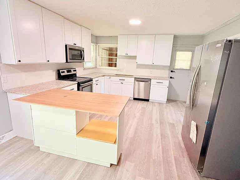 3130 Bancroft Ave — Photo 7