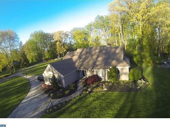 2nd image of 111 Gatehouse Dr