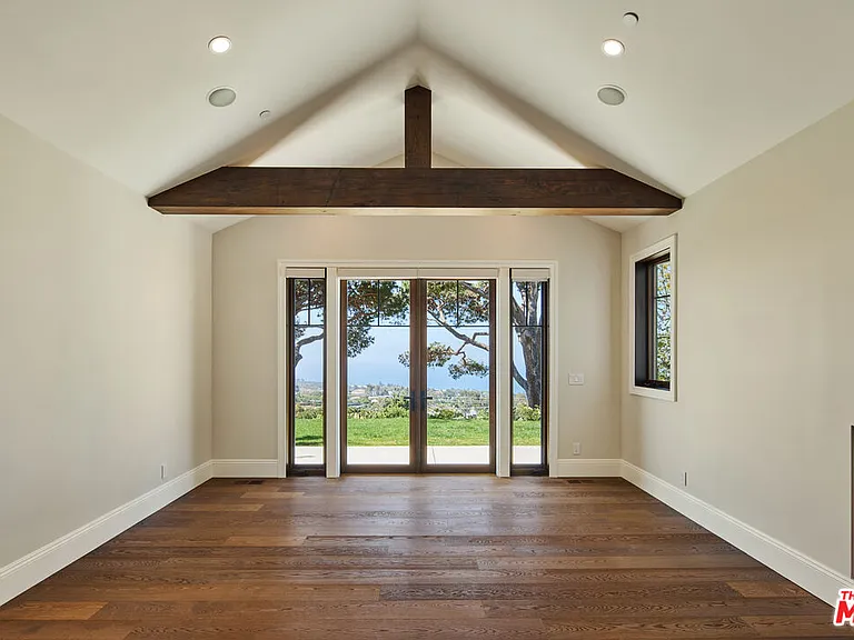 5561 Horizon Dr — Photo 15