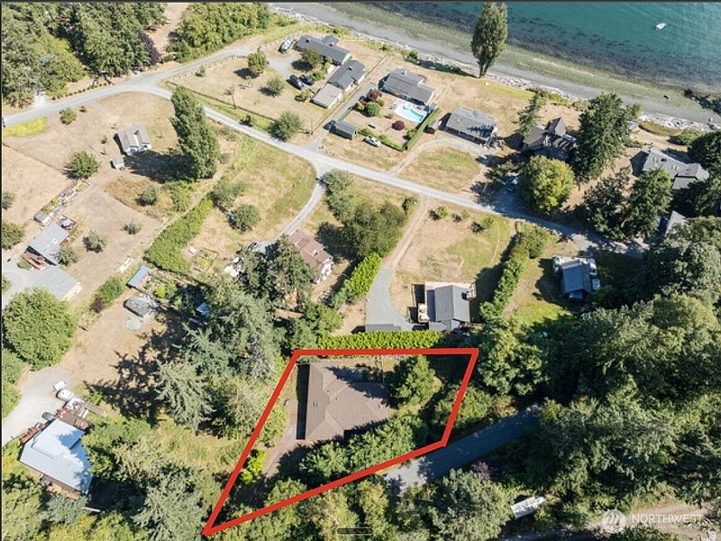 3rd image of 143 Raccoon Point Road