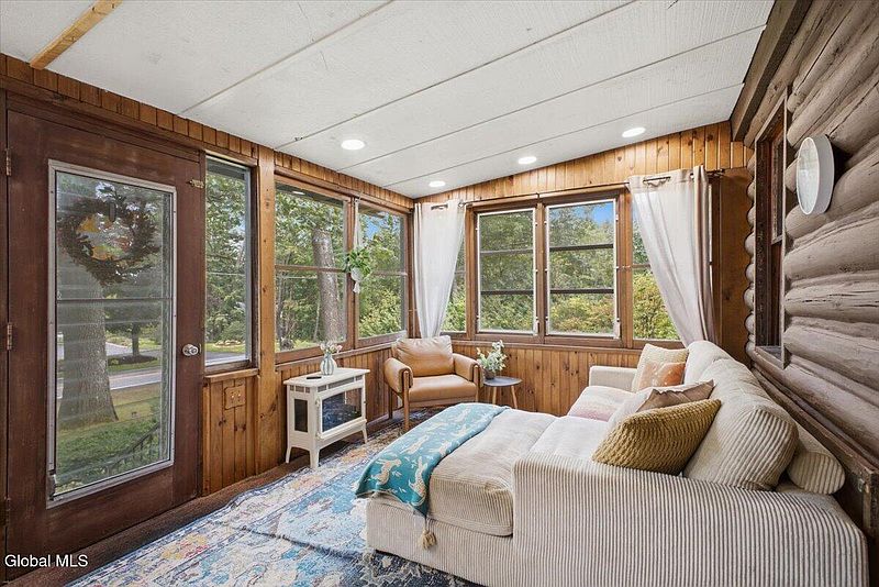 5th image of 317 Glen Lake Road