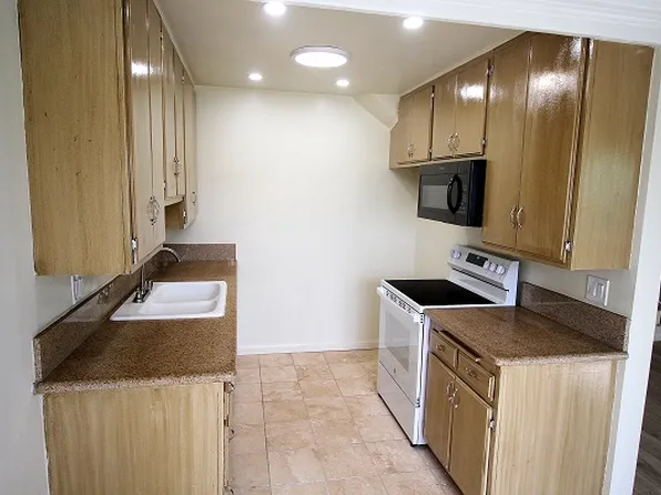 720 S Elvira Ave #Y, Redondo Beach, CA 90277