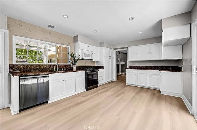 4 Hickory Tree Ln — Photo 7