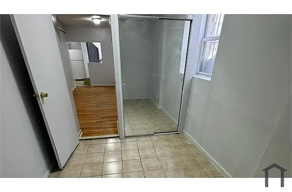 Building Photo - 61 W 181st St #1