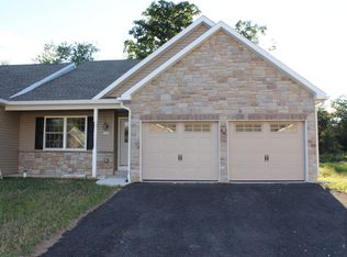145 N Oakwood Ln, Selinsgrove, PA 17870