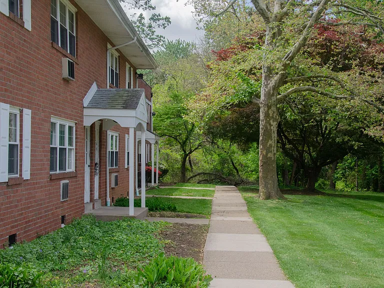 Valley Green Apartments — Photo 15