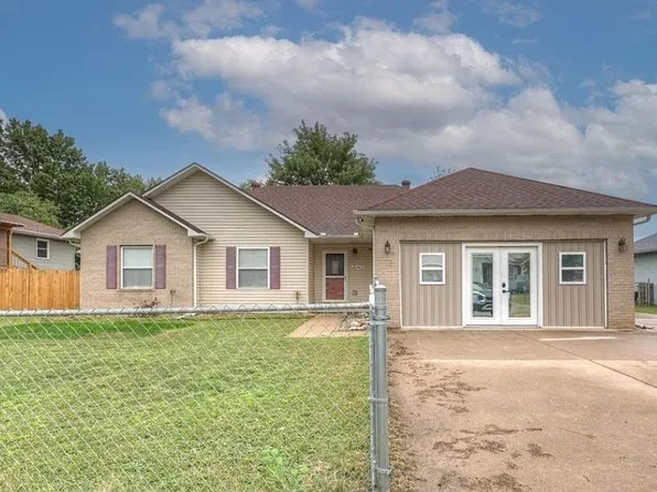 1422 W Macon St, Carthage, MO 64836