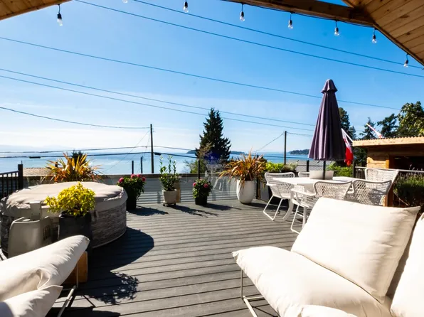 5273 Little Ln, Sechelt, BC V7Z 0G7