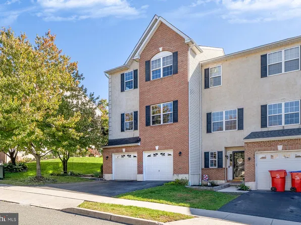 98 Stone Hill Dr, Pottstown, PA 19464