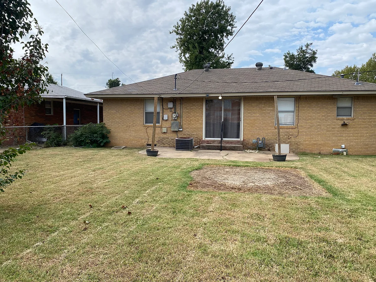 Building Photo - 5704 N Roff Ave