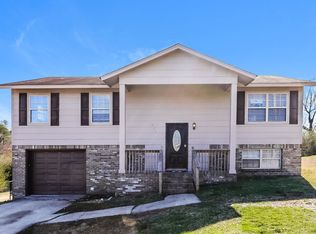 909 Country View Dr, Birmingham, AL 35215