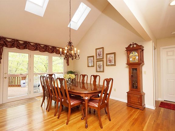 4th image of 8941 Symmes Trace Ct