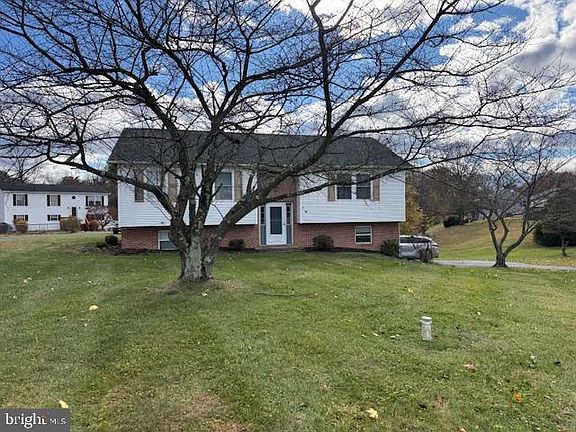 2nd image of 36 Arbutus Ln
