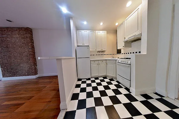 Rented by CitySites Real Estate Group | media 4