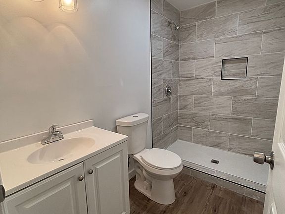 5th image of 9501 1/2 N 11th St