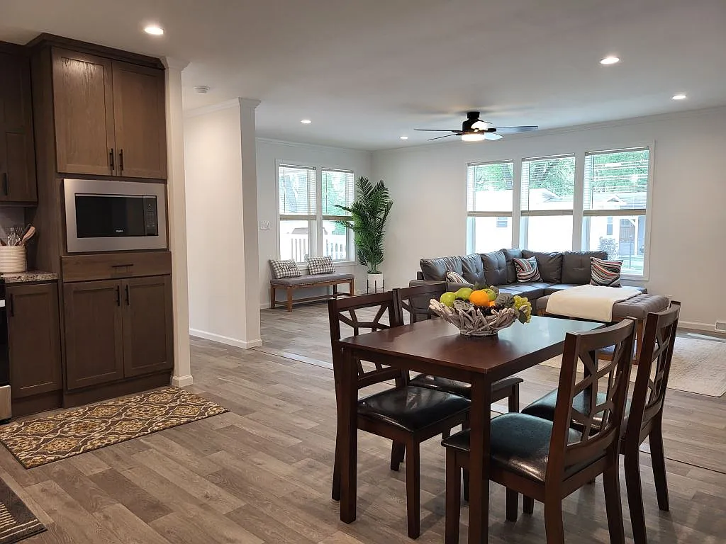 2 bed, 2.0 bath, 1248 sqft, $1,900 — Photo 2