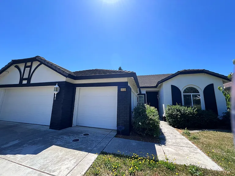 10233 Stathos Dr — Photo 3