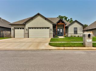 4813 Hambletonian Ln, Mustang, OK 73064