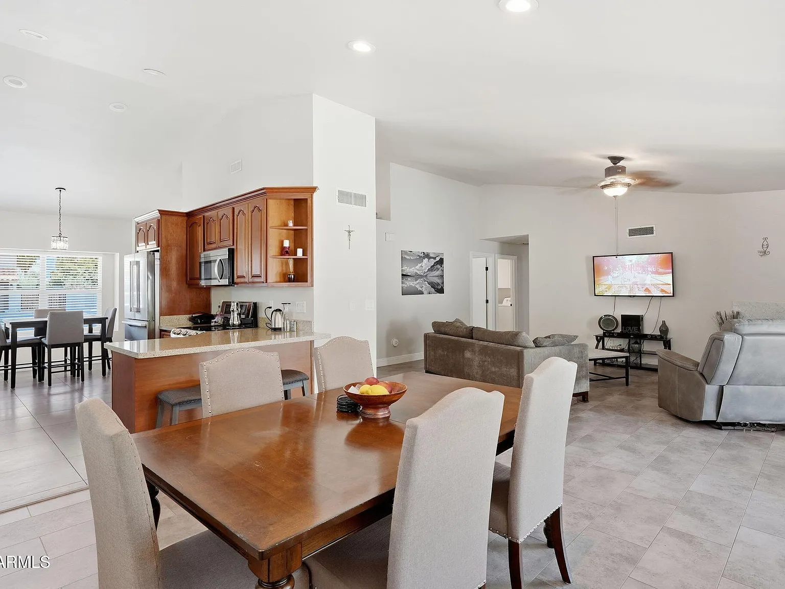 4 bed, 3.0 bath, 2291 sqft, $4,800 — Photo 1