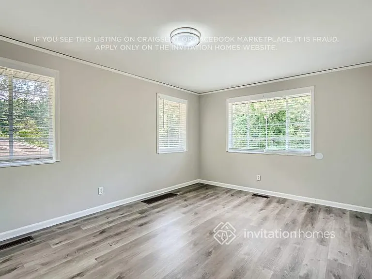 1278 Richard Rd — Photo 2