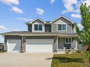 625 Gray Ave, Waukee, IA 50263