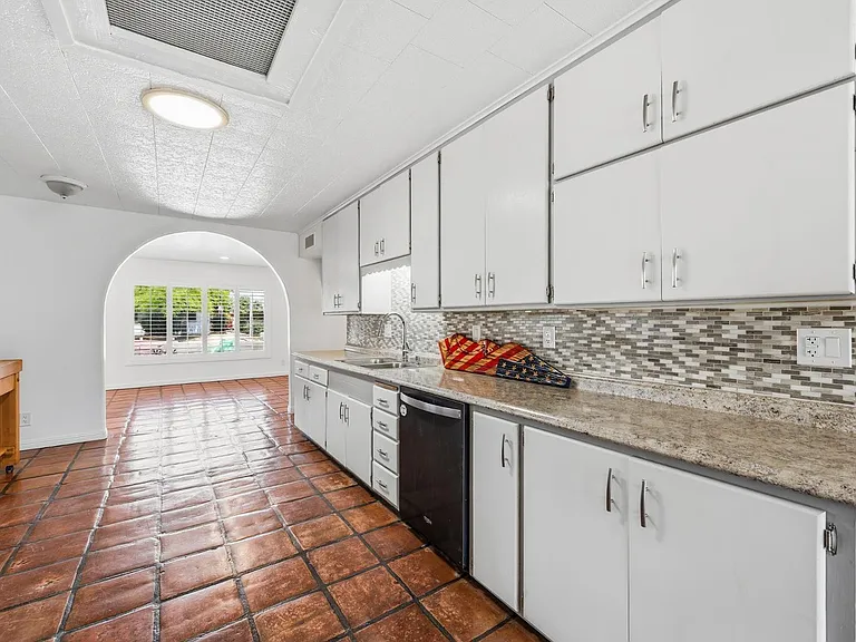 8639 E Virginia Ave — Photo 11