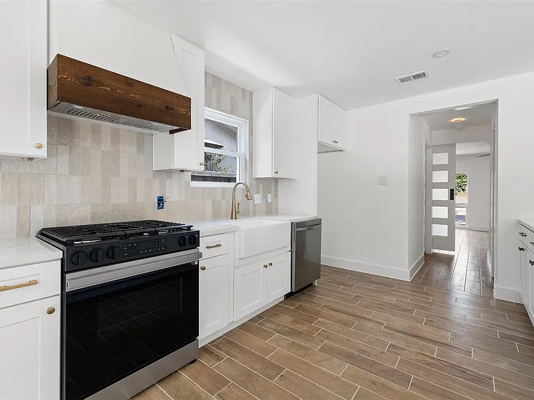 1111 Spearson Ln — Photo 18